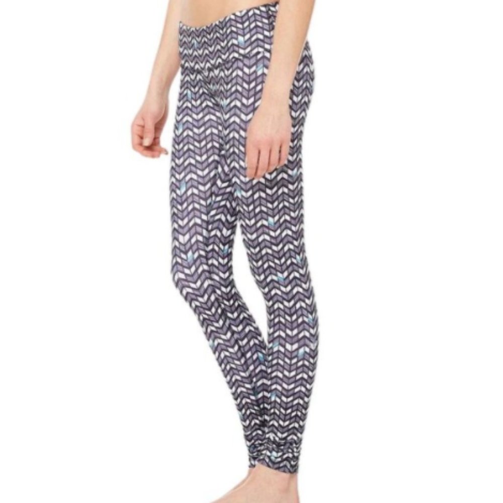 Alo Black and White Airbrushed Chevron Arrow Print - NWT